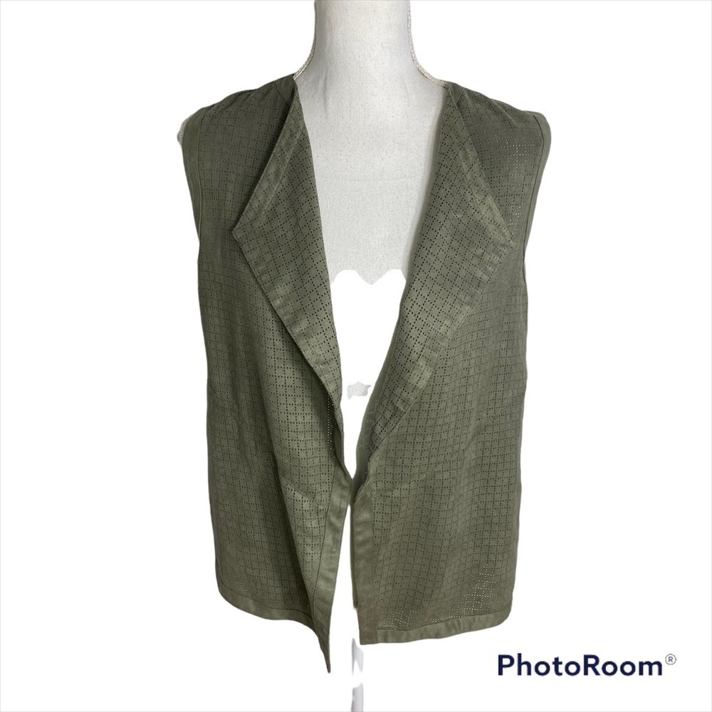 Chico’s Laser Cut Faux Leather Vest Sz 1 Medium Green No Closure